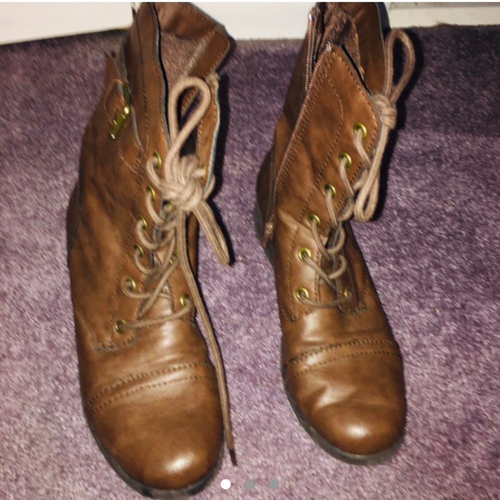Brown boots. Size 8 Women’s.